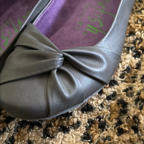 NEW in Box Blowfish Malibu Dark Gray Ballet Flats with Decorative Bow si… - Picture 8 of 8